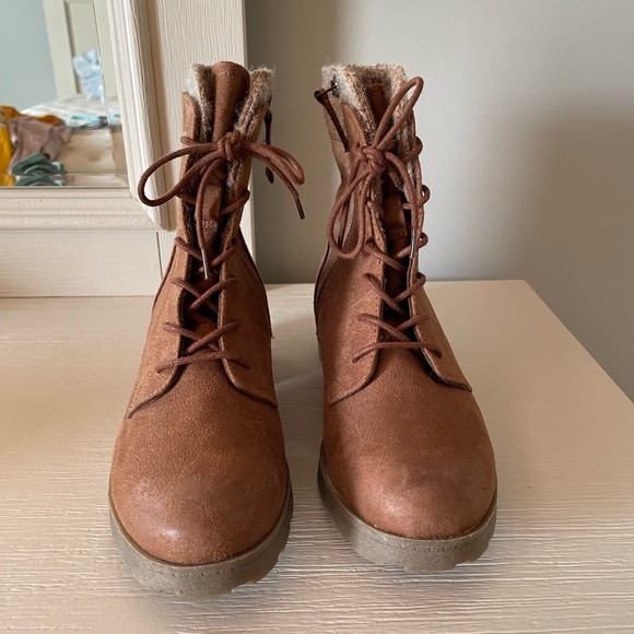 Universal Thread - Target - Brown Boots - Size 8 - Picture 2 of 6